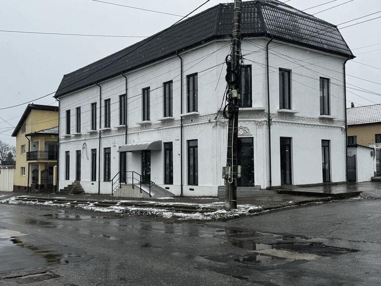 Casă cu 4 camere cu Teren 300 Mp în Central