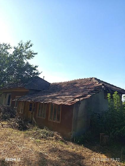 Casă cu 5 camere cu Teren 2011 Mp în Luica