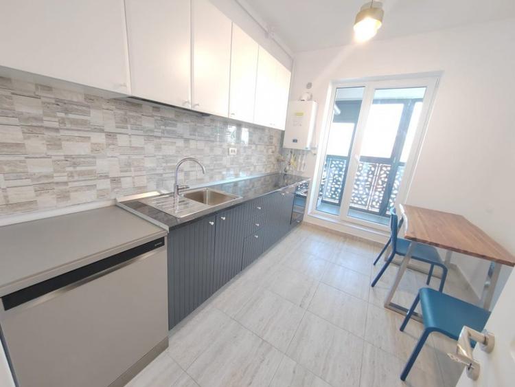 Apartament cu 4 camere decomandat în Titan
