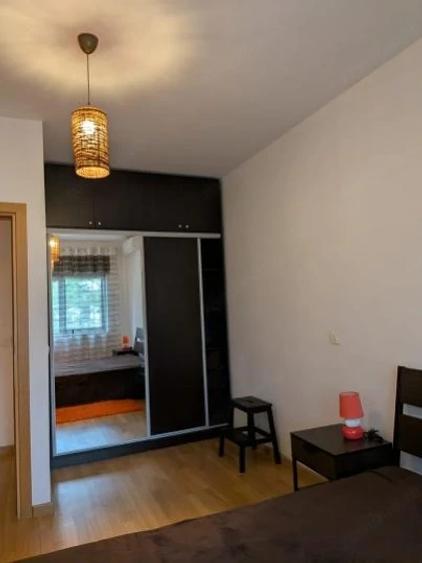 Apartament cu 3 camere decomandat, mobilat în Parcul Carol
