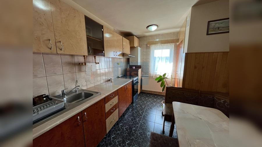Apartament cu 3 camere decomandat în Zorilor