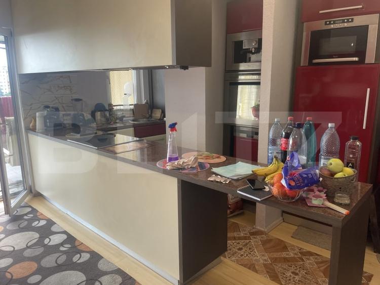 Apartament cu 3 camere semidecomandat, mobilat în Zorilor