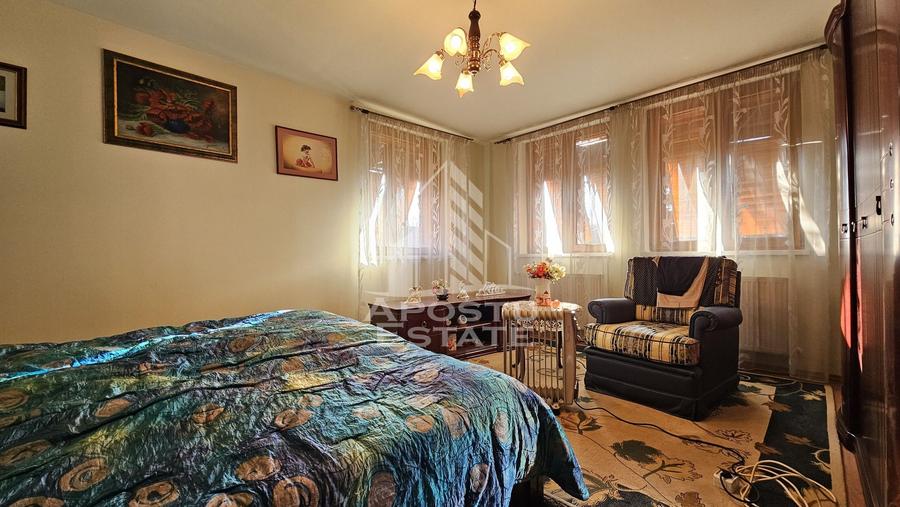 Casă cu 7 camere cu Canalizare în Ghioroc