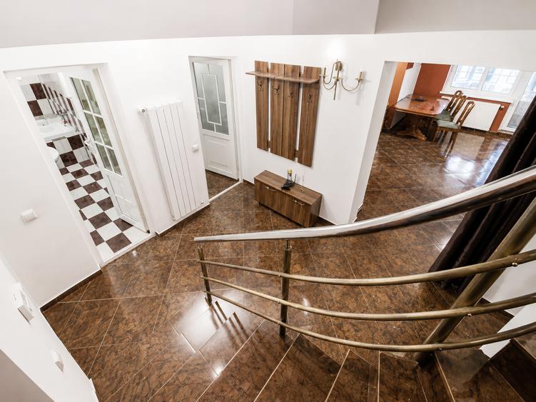 Apartament cu 4 camere decomandat în Unirii
