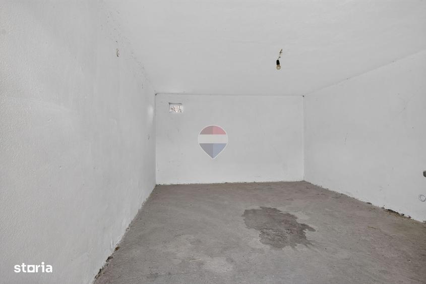 Casă cu 4 camere cu Teren 1371 Mp în Central