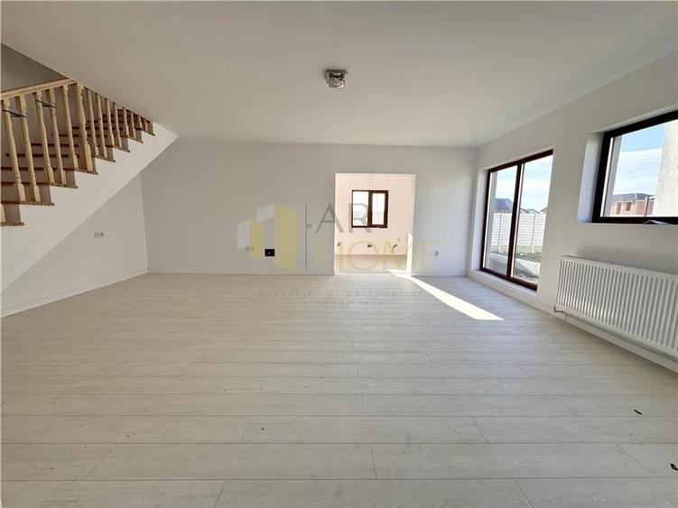 Duplex cu 4 camere cu Canalizare în Strejnicu