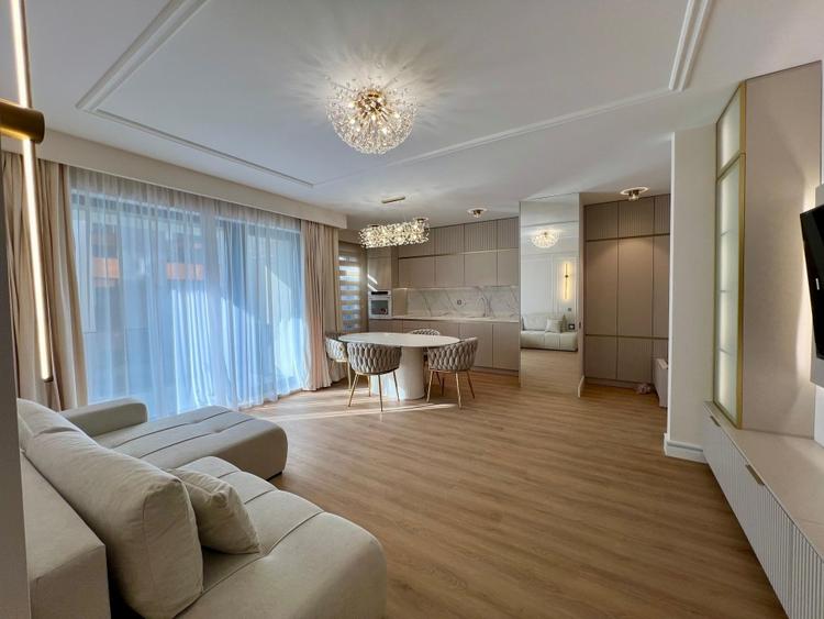 Apartament cu 3 camere decomandat, mobilat în Între Lacuri
