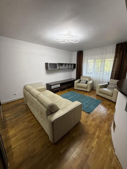 Apartament cu 3 camere decomandat în Central
