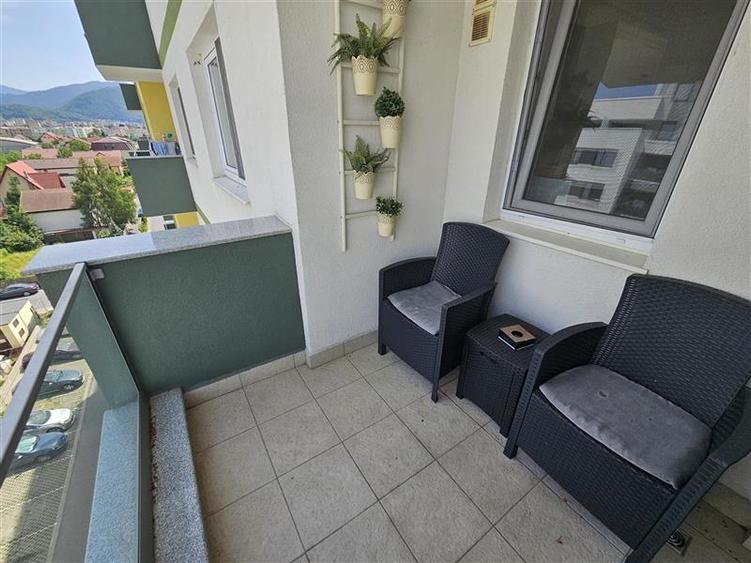 Apartament cu 2 camere decomandat în Tractorul