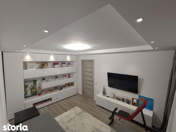 Apartament cu 3 camere, mobilat în Tei
