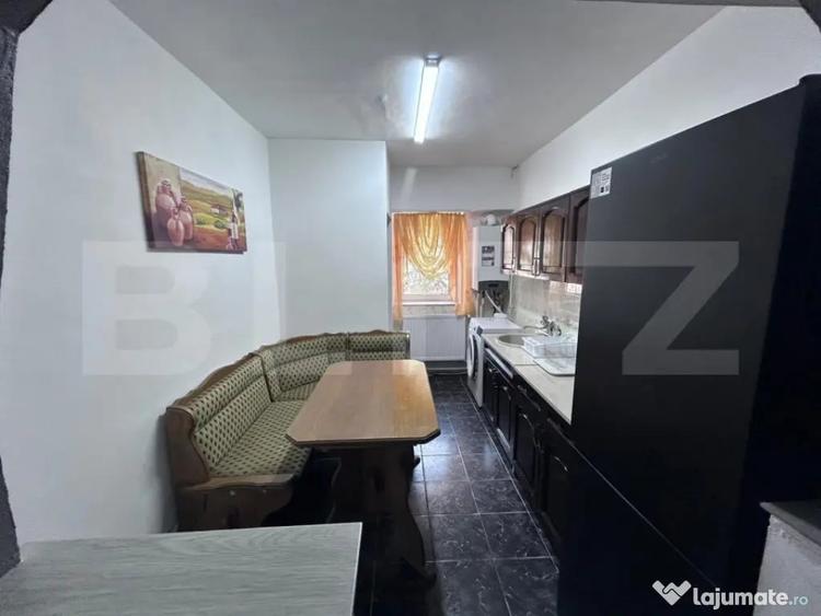 Apartament cu 3 camere semidecomandat în Central