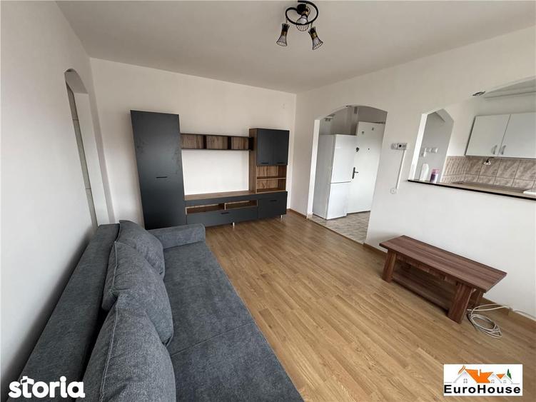 Apartament cu 2 camere semidecomandat în Cetate