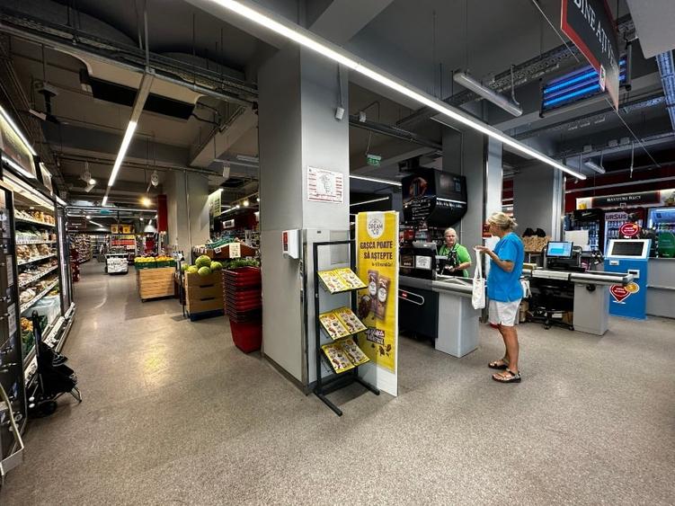 Spațiu comercial, de 812 mp, în Republicii