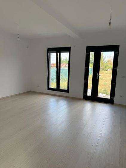Casă individuală cu 4 camere cu Canalizare în Giroc