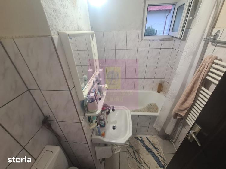 Apartament cu 3 camere semidecomandat în Cuza
