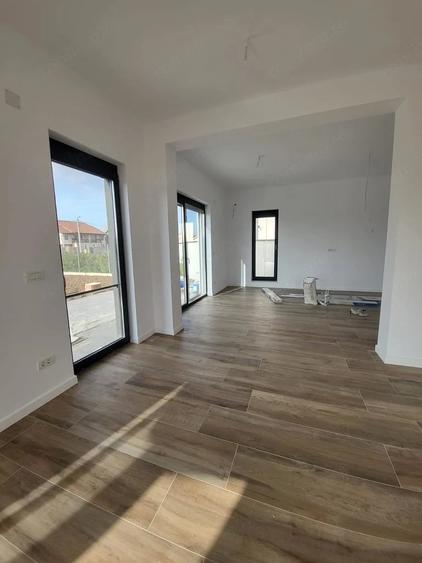 Casă cu 4 camere cu Teren 390 Mp în Nord