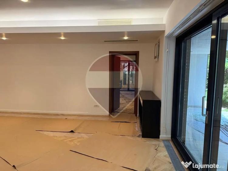 Apartament cu 3 camere semidecomandat în Primăverii