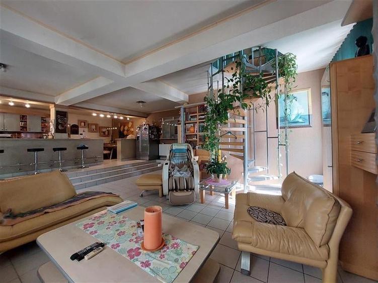 Casă individuală cu 7 camere cu Piscina în Sânnicolau Mic