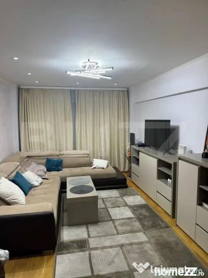 Apartament cu 4 camere decomandat în Cetate