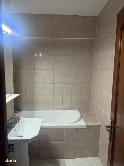 Apartament cu 3 camere decomandat în Colentina