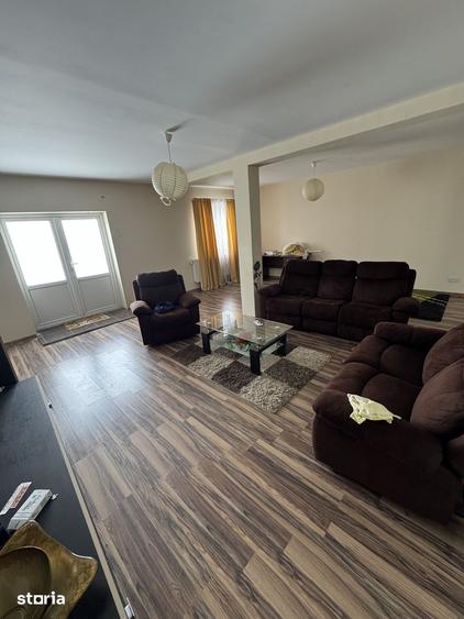 Casă cu 4 camere cu Teren 8300 Mp în Gălbinași