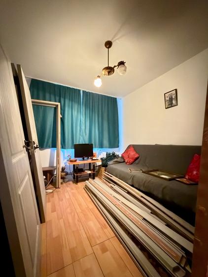 Apartament cu 4 camere semidecomandat în Lipovei