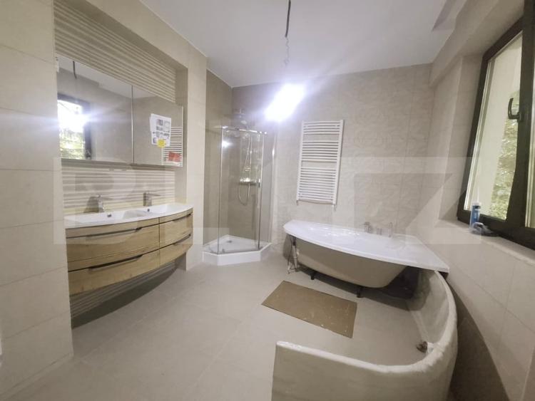Casă individuală cu 15 camere cu Canalizare în Predeal