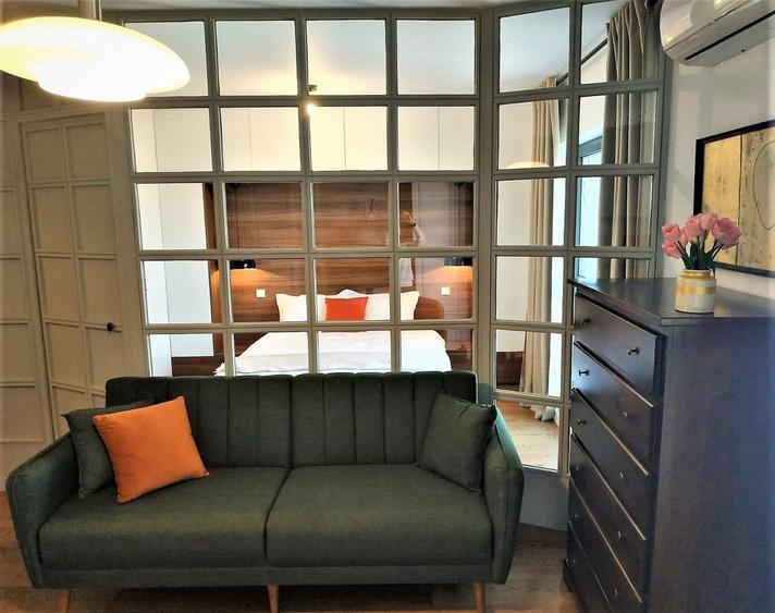 Apartament cu 2 camere semidecomandat, mobilat în Victoriei