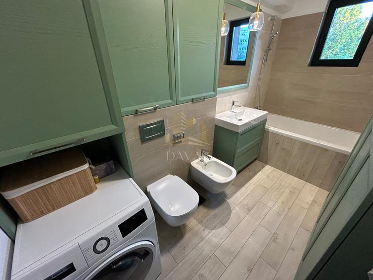 Apartament cu 4 camere circular, mobilat în Central