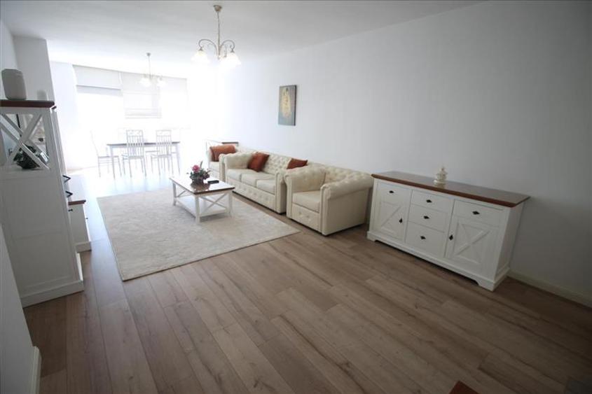 Apartament cu 3 camere decomandat în Ștefan cel Mare