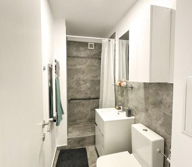 Apartament cu 2 camere semidecomandat în Eroii Revoluției
