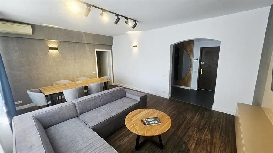 Apartament cu 2 camere semidecomandat, mobilat în Dacia