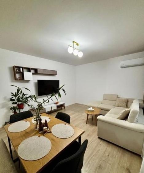 Apartament cu 2 camere decomandat, mobilat în Apărătorii Patriei