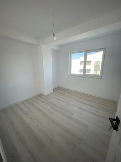 Apartament cu 3 camere decomandat în Pielești