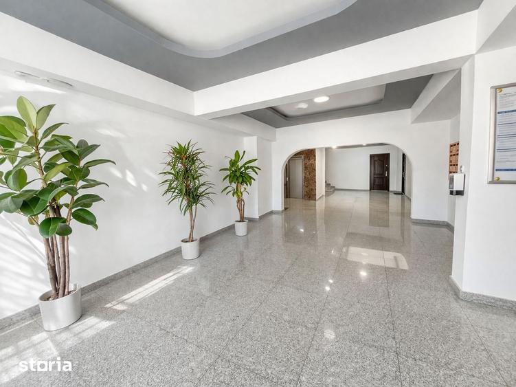 Apartament cu 3 camere decomandat în Tractorul