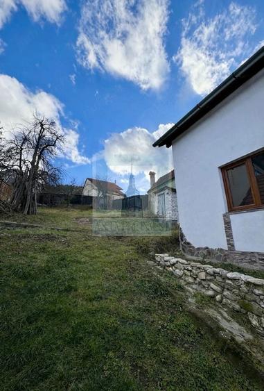 Casă individuală cu 4 camere cu Canalizare în Cernatu