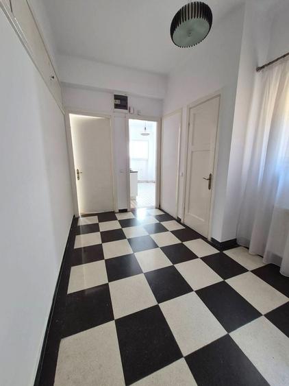 Apartament cu 5 camere în Aviatorilor