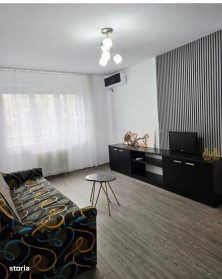Apartament cu 3 camere decomandat în Titan