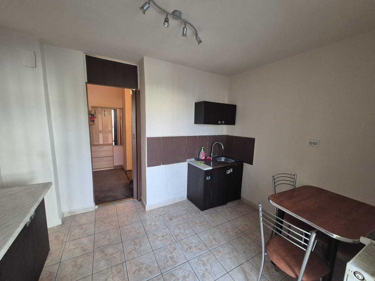 Apartament cu 3 camere de vanzare - 1