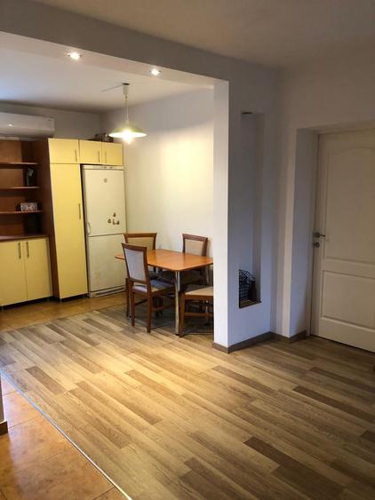 Apartament cu 4 camere decomandat, mobilat în Central