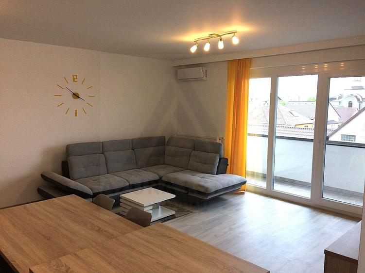 Apartament cu 3 camere decomandat, mobilat în Calea Dumbrăvii