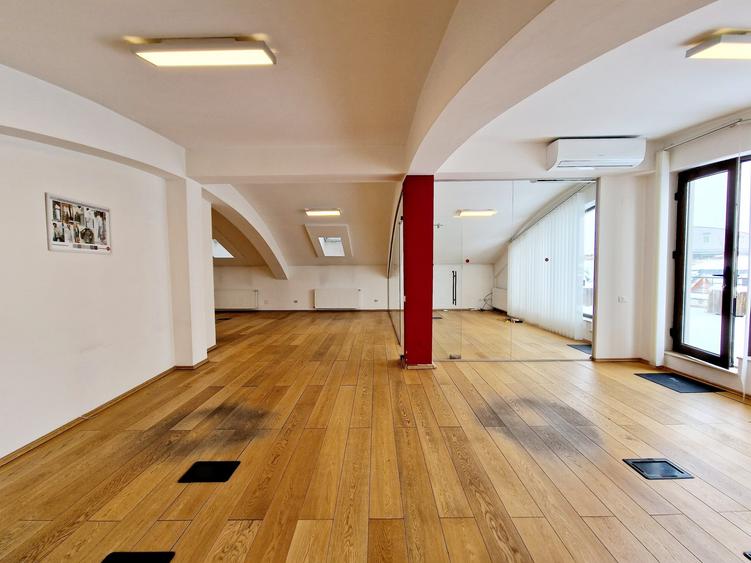 Apartament cu 4 camere decomandat în Cotroceni