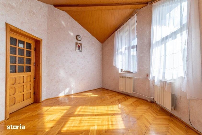 Casă cu 4 camere în Valea Ursului