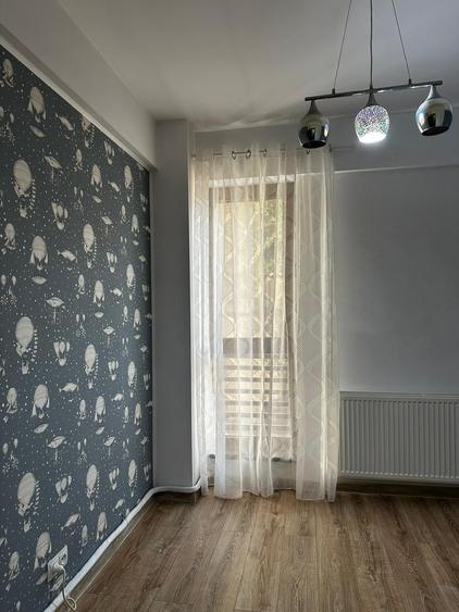 Apartament cu 3 camere semidecomandat în Chitila