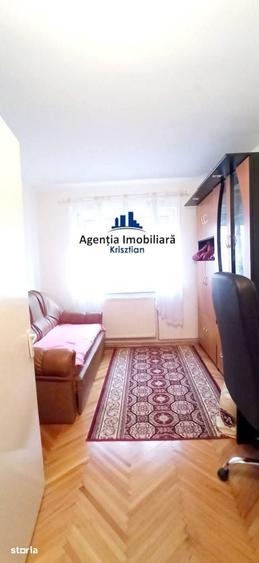 Apartament cu 3 camere decomandat în Burdea
