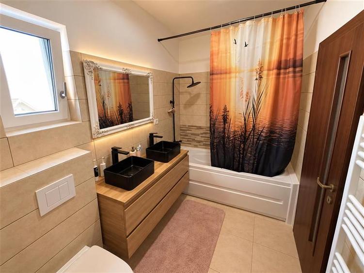 Apartament cu 3 camere decomandat în Tractorul