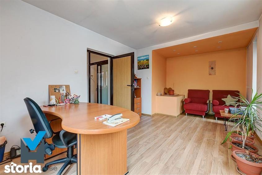 Casă cu 10 camere cu Canalizare în Dacia
