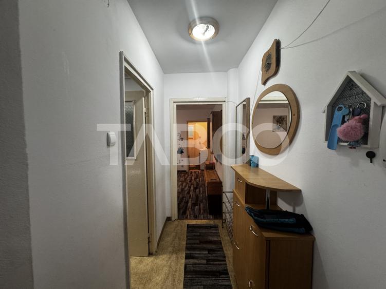 Apartament cu 3 camere semidecomandat, mobilat în Mihai Viteazul