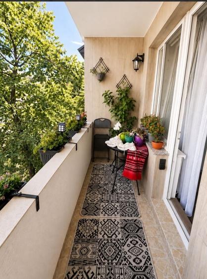 Apartament cu 3 camere decomandat în Est