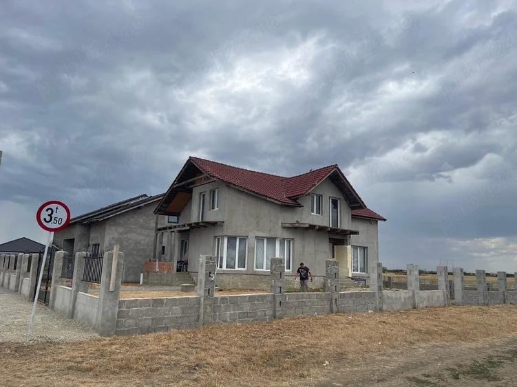 Casă cu Teren 598 Mp în Mândruloc